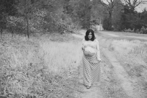 maternity photos in black and white with lace