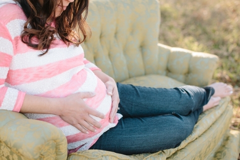 maternity photos in natural light