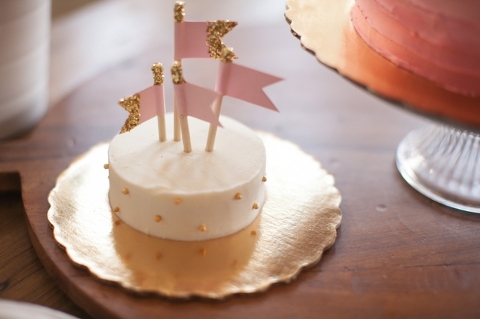 white and gold smash cake