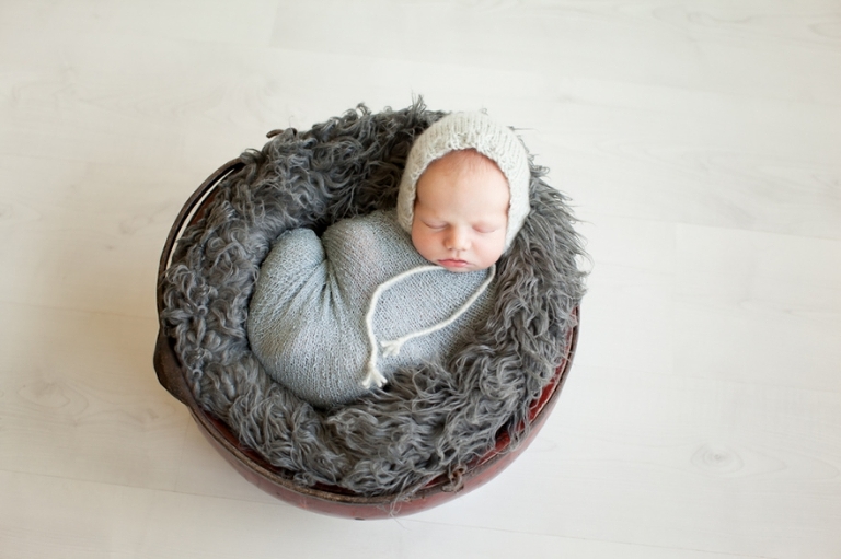 cute newborn photos with babies in baskets